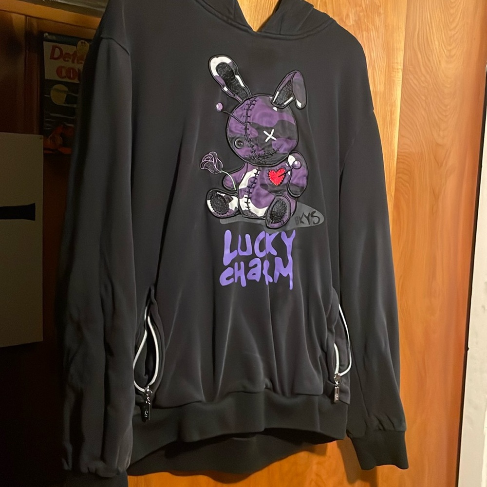 Black hoodie(lucky charms